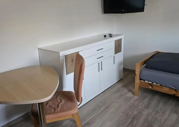 Neu! Og Rechts Lägenhet Elsteraue